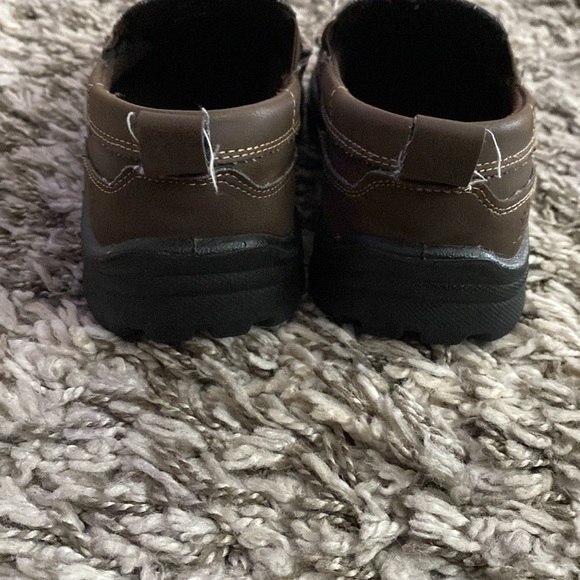 Boys size 2 dress shoes - Picture 7 of 9